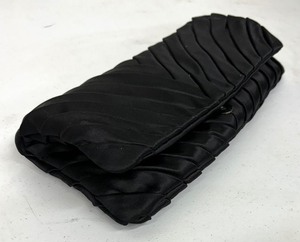 lot 151 image: Elie Tahari Clutch Handbag