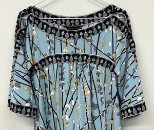lot 162 image: BCBG Maxazria Tunic Shirt