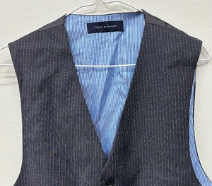 lot 168 image: Classy Tommy Hilfiger Vest