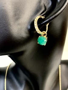 lot 129 image: Pretty Green Earring and Necklace Set