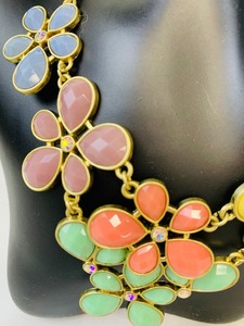 lot 71 image: Gorgeous Floral Multi Color Chunky Necklace  Floral Bibb Statement Necklace