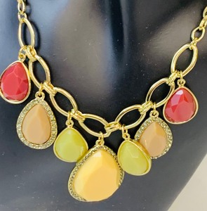lot 75 image: Pretty Colored Beaded Necklace