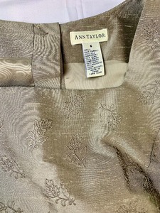lot 119 image: Beautiful 3 Piece Ann Taylor Pant Suit
