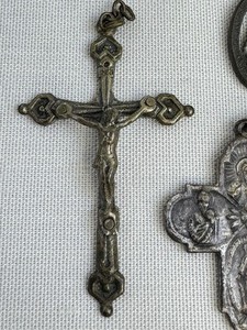 lot 123A image: Four Vintage Religious Pendants
