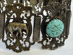 lot 126A image: Vintage Metal Elephant Motif Panel Bracelet