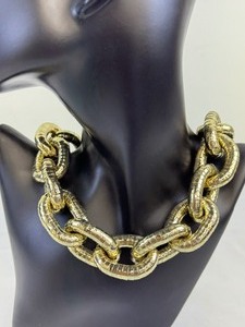 lot 111A image: Chunky Link Gold Tone Necklace