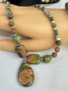 lot 112A image: Two Stone Beaded Stylish Necklaces and Bracelets