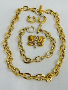 lot 113A image: Nolan Miller Jewelry Ensemble