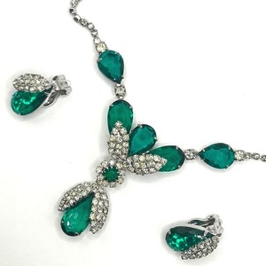 lot 238 image: Emerald Rhinestone & Silver Tone Necklace and Earring Combo