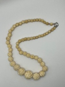 lot 242 image: Art Deco Carved Choker Necklace