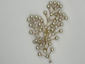 lot 245 image: Lovely Lot of 3 Brooches