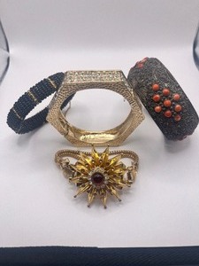lot 250 image: Lot of 4 Lovely Bracelets