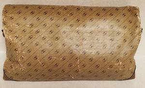 lot 179 image: Vintage Gucci BeigeBrown Clutch from the Accessories Collection