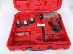 lot 53 image: Milwaukee M18 #2632-22