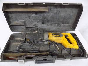 lot 60 image: Dewalt Sawzall DW307M works