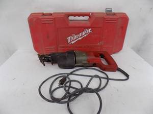 lot 65 image: Milwaukee Sawzall works