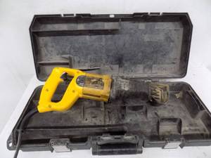 lot 71 image: Dewalt Sawzall DW304P works