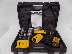 lot 72 image: Dewalt DCE400