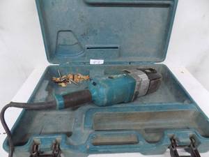 lot 83 image: MAKITA 12 Angle Drill DA4031 works
