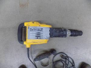 lot 86 image: Dewalt D25900 Drill works