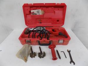 lot 18 image: Milwaukee 12 Right Angle Drill