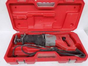 lot 20 image: Milwaukee Sawzall Recip Saw Kit