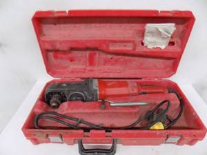 lot 30 image: Milwaukee 12 Super HAWG