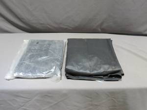 lot 21 image: 2 Piece Lot of Grill Covers