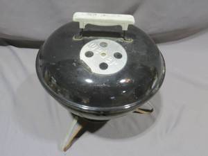 lot 24 image: 14 Table Top Weber Grill