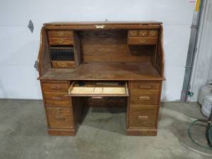 lot 27 image: Vintage Winners Only Roll Top Desk