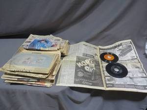 lot 84 image: Mixed Lot of Vintage Record Albums and 45s