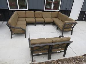lot 6 image: Nice 11 Section Patio Set