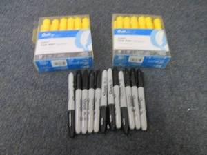 lot 2 image: 2- 12 pks Tank Style Highlighters, ...