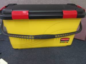 lot 121 image: Rubbermaid Commercial Products HYGE...