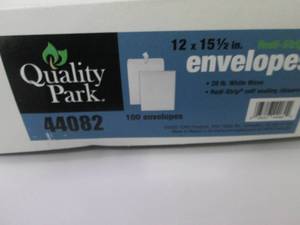 lot 123 image: 100 ct Quality Park 12x15.5 inch Re...