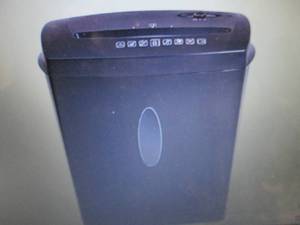 lot 124 image: Universal 48108 Cross-Cut Shredder,...