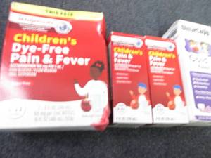 lot 214 image: Childrens Pain & Fever Reliever...