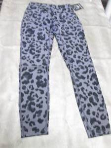 lot 285 image: Medium Gym Wolf Leggings NWT...