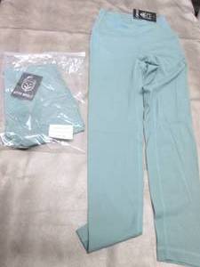 lot 296 image: 2 pr Medium Gym Wolf Leggings NWT...