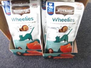 lot 345 image: 12- 2.2 oz Nutrish Wheelies Cat Tre...