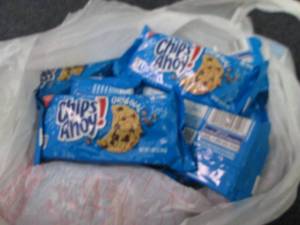 lot 392 image: 12- 1.55 oz Chips Ahoy...