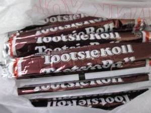 lot 405 image: 12- 2.5 oz Tootsie Rolls...