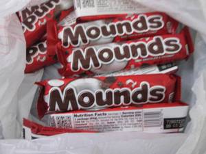 lot 430 image: 12- 1.75 oz Mounds Bars...