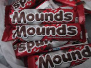 lot 434 image: 12- 1.75 oz Mounds Bars...