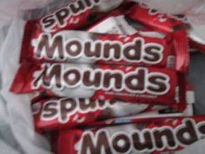 lot 435 image: 12- 1.75 oz Mounds Bars...