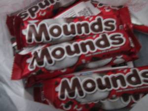 lot 436 image: 12- 1.75 oz Mounds Bars...