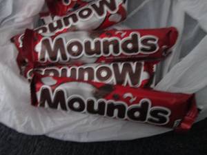 lot 442 image: 12- 1.75 oz Mounds Bars...