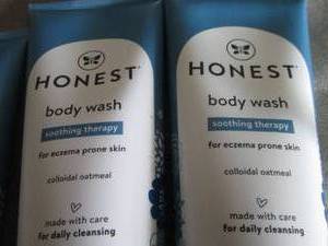 lot 453 image: 6- 8 oz Honest Soothing Therapy Bod...
