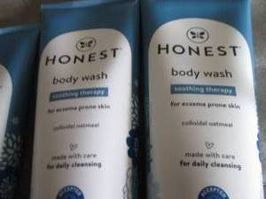 lot 454 image: 6- 8 oz Honest Soothing Therapy Bod...