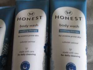 lot 455 image: 6- 8 oz Honest Soothing Therapy Bod...